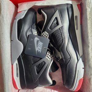 Nike Air JORDAN 4 BRED size 10 #retrojordan #timberland  #nike #sneakers #deals